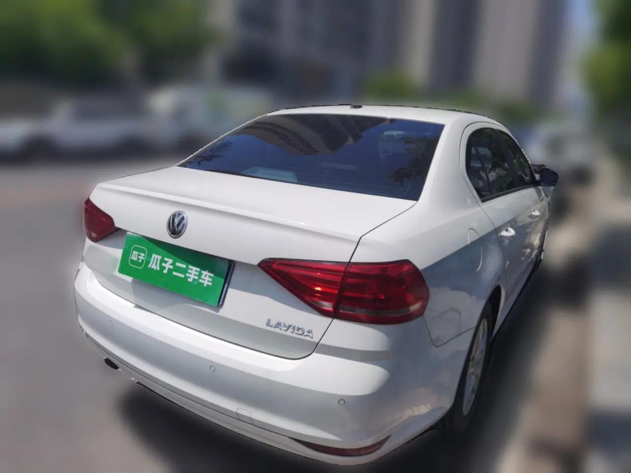 Volkswagen Lavida 2017 1.6L Automatic Fashion Edition — миниатюра 6