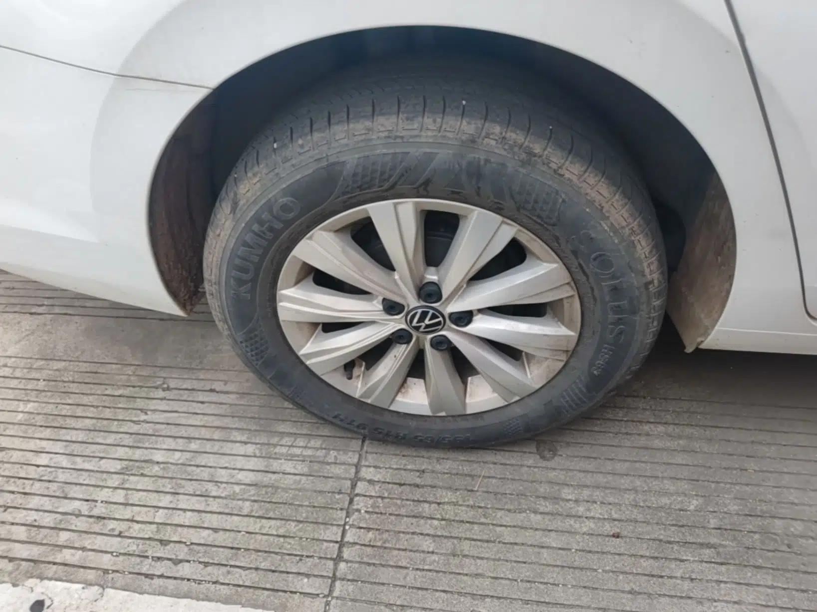 Volkswagen Lavida 2023 New Sharp 1.5L Automatic Custom Edition — миниатюра 11