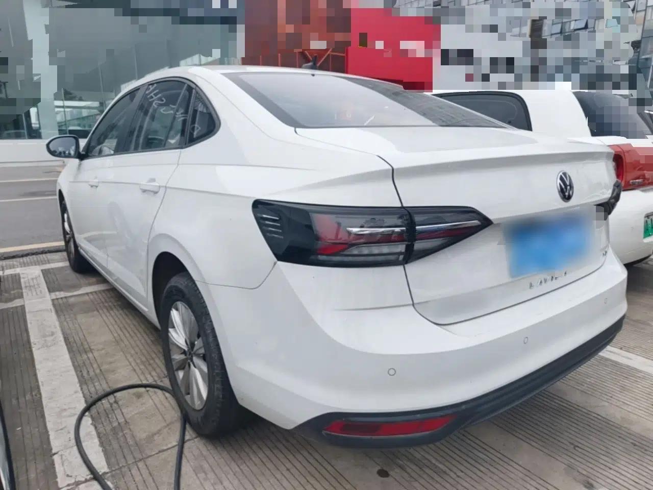 Volkswagen Lavida 2023 New Sharp 1.5L Automatic Custom Edition — миниатюра 4