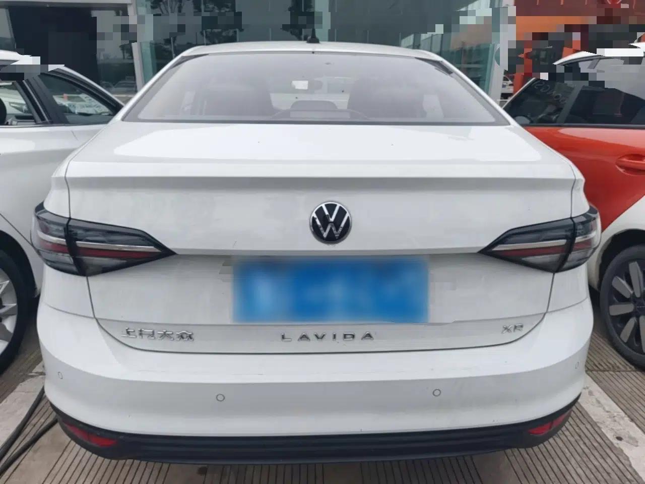 Volkswagen Lavida 2023 New Sharp 1.5L Automatic Custom Edition — миниатюра 5