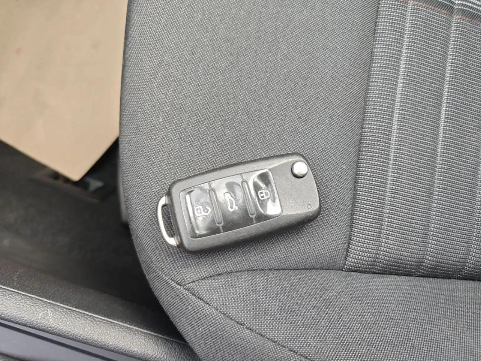 Volkswagen Lavida 2019 Lavida Start 1.5L Automatic Trendy Version China VI Standard — миниатюра 28