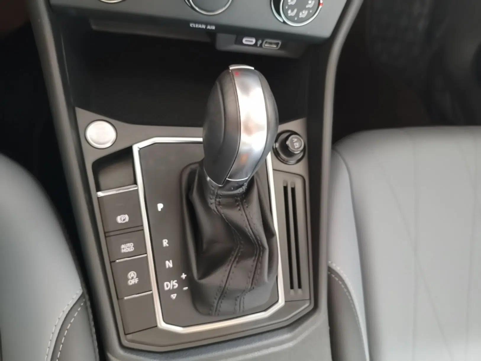 Volkswagen Lavida 2024 1.5L Automatic Starry Sky 5 Million Edition — миниатюра 16