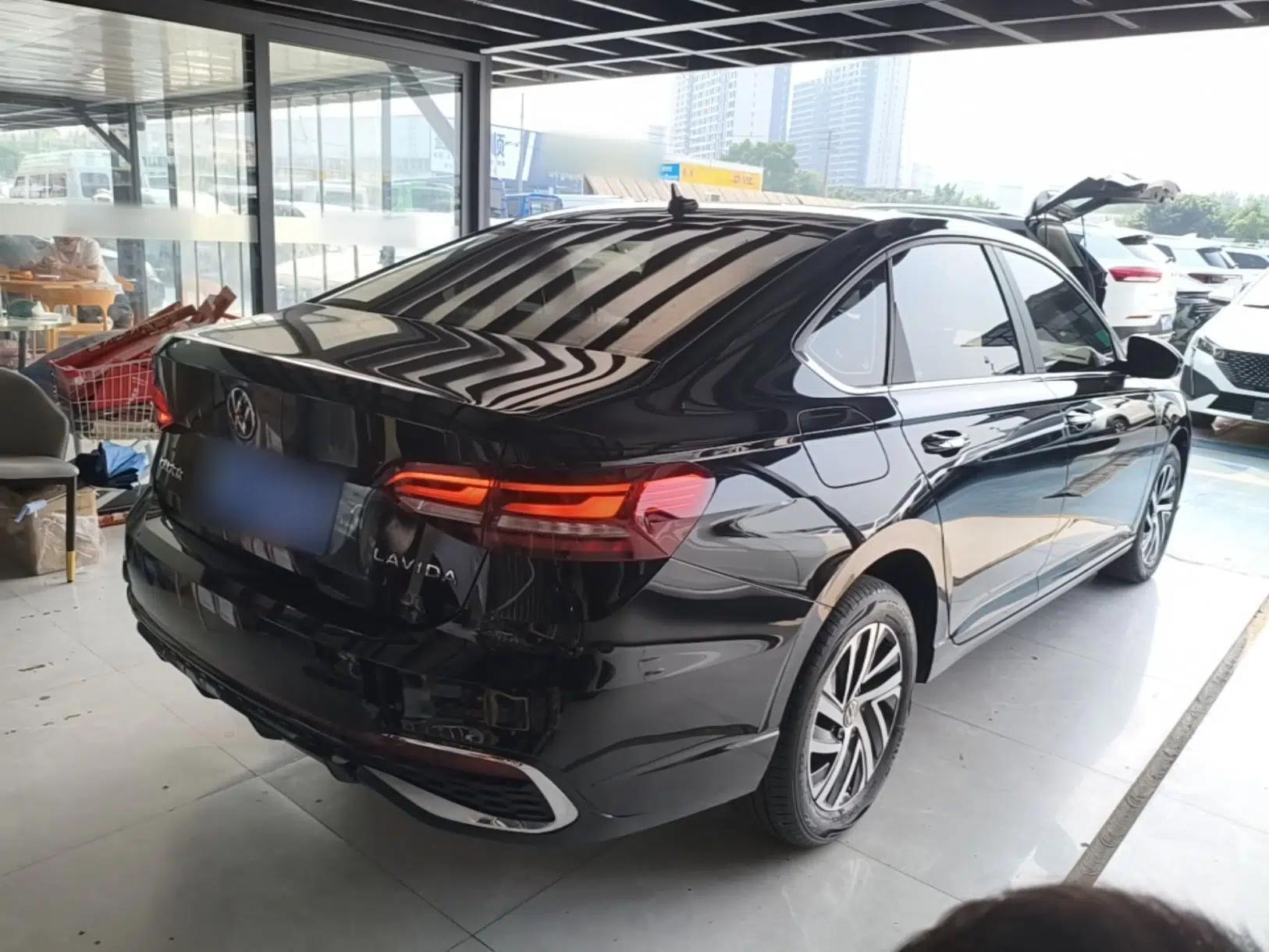 Volkswagen Lavida 2024 1.5L Automatic Starry Sky 5 Million Edition — миниатюра 6