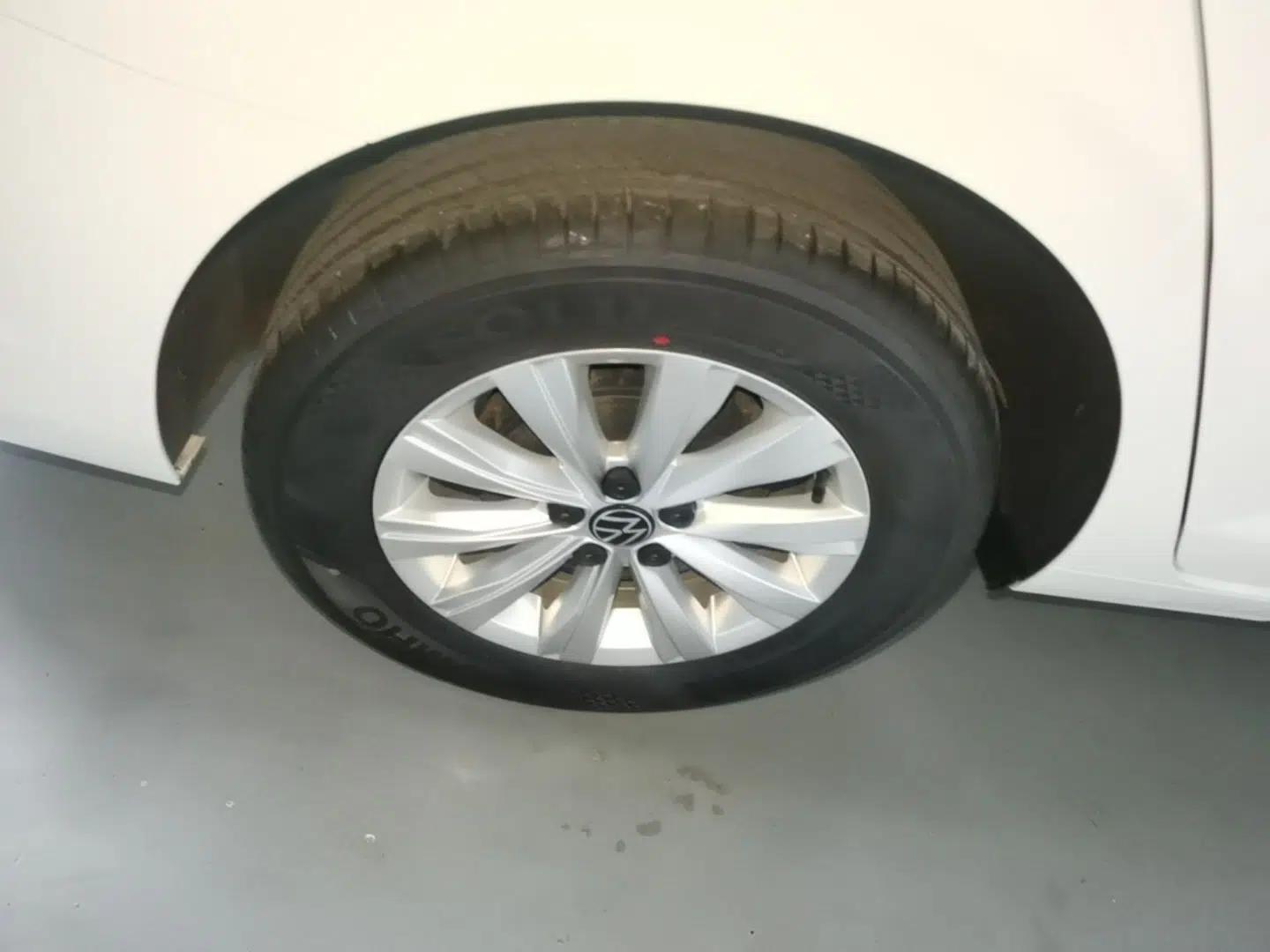 Volkswagen Lavida 2023 New Rui 1.5L Automatic New Yi Edition — миниатюра 11