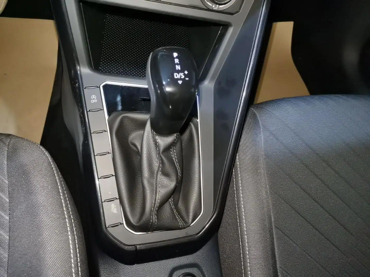 Volkswagen Lavida 2023 New Rui 1.5L Automatic New Yi Edition — миниатюра 16