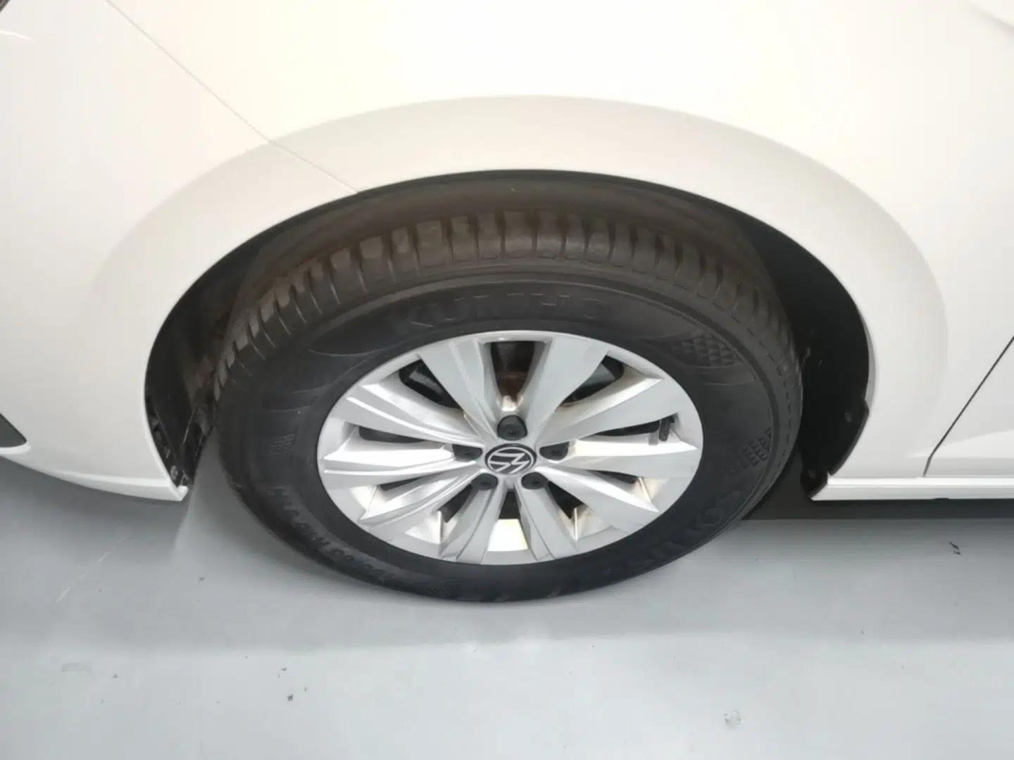 Volkswagen Lavida 2023 New Rui 1.5L Automatic New Yi Edition — миниатюра 10