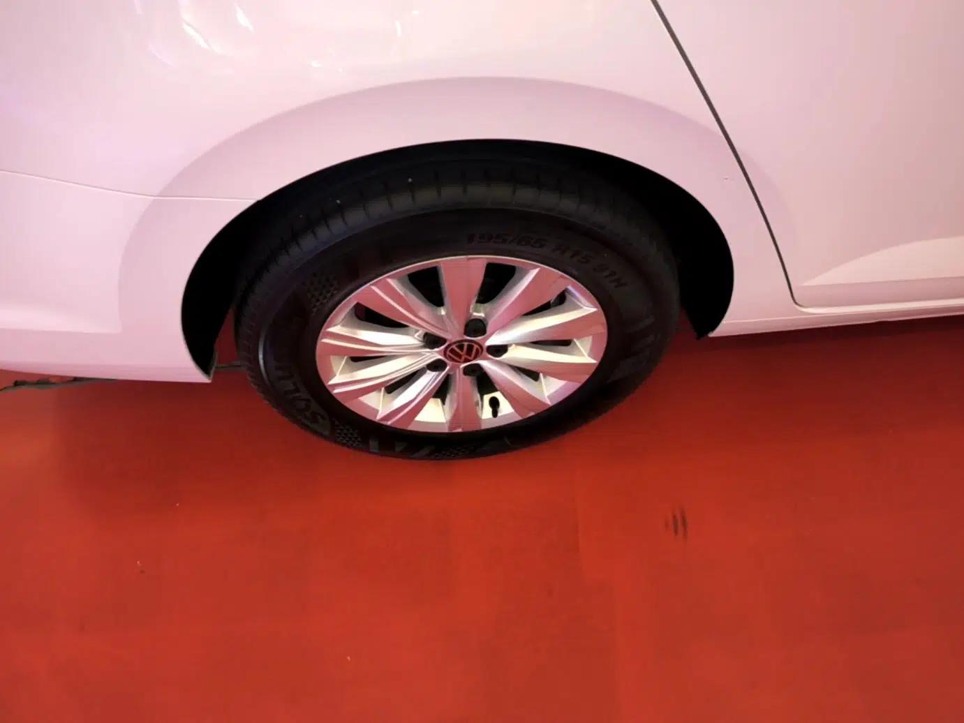 Volkswagen Lavida 2023 New Rui 1.5L Automatic New Yi Edition — миниатюра 11
