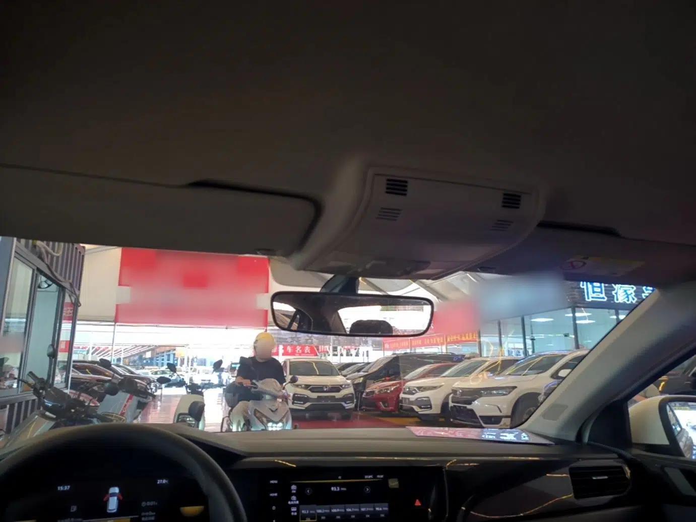 Volkswagen Lavida 2023 New Rui 1.5L Automatic New Yi Edition — миниатюра 26