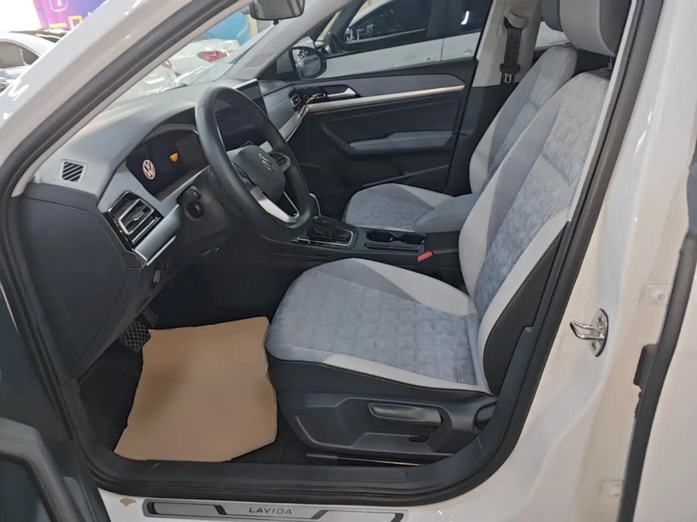 Volkswagen Lavida 2024 1.5L Automatic Full-Comfort Version — миниатюра 22
