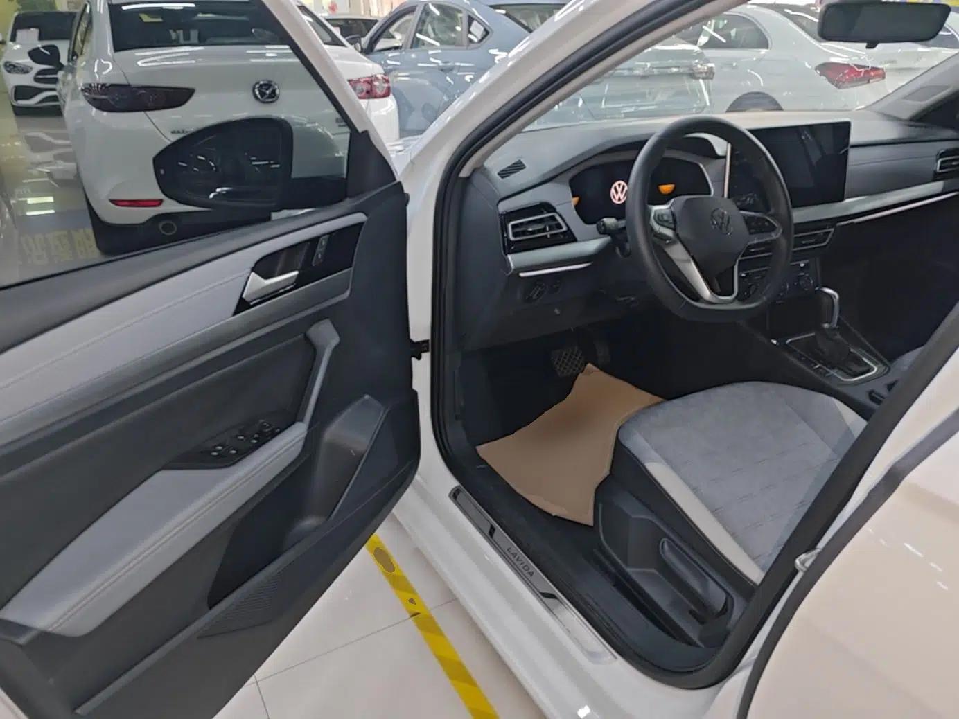 Volkswagen Lavida 2024 1.5L Automatic Full-Comfort Version — миниатюра 23