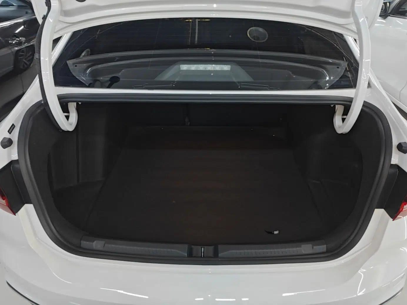 Volkswagen Lavida 2024 1.5L Automatic Full-Comfort Version — миниатюра 27
