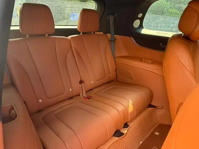 Wenjie M9 2024 Ultra Range Extended 6-Seater — миниатюра 12