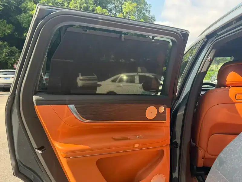 Wenjie M9 2024 Ultra Range Extended 6-Seater — миниатюра 13
