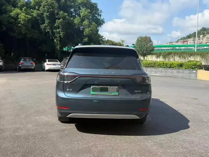 Wenjie M9 2024 Ultra Range Extended 6-Seater — миниатюра 3