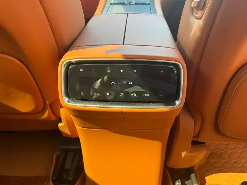 Wenjie M9 2024 Ultra Range Extended 6-Seater — миниатюра 6