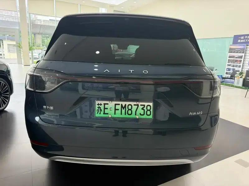 Wenjie M9 2024 Ultra Range Extended 6-Seater — миниатюра 2