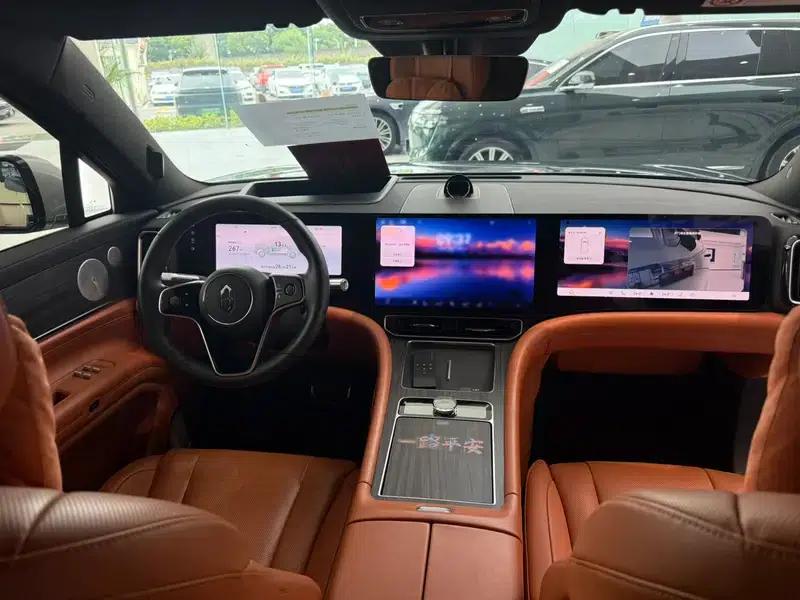Wenjie M9 2024 Ultra Range Extended 6-Seater — миниатюра 8