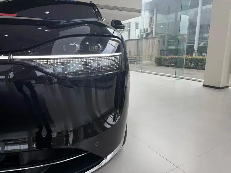 Wenjie M9 2025 Ultra Extended Range Six-Seat Version (192-line LiDAR) — миниатюра 5