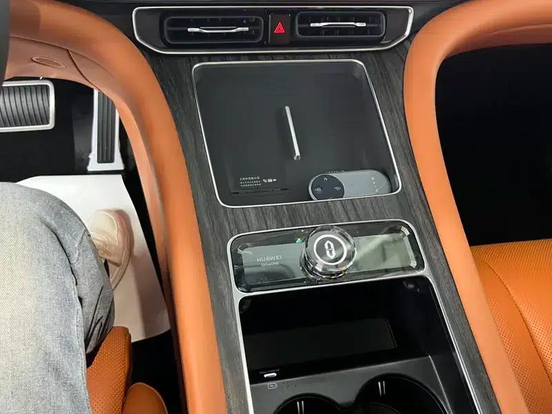 Wenjie M9 2025 Extended Range Max 6-Seat Version (896-line LiDAR) — миниатюра 18
