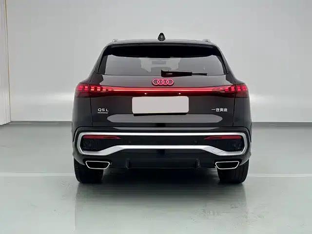 Audi Q5L 2026 2.0T Exclusive Edition for Million Users — миниатюра 3