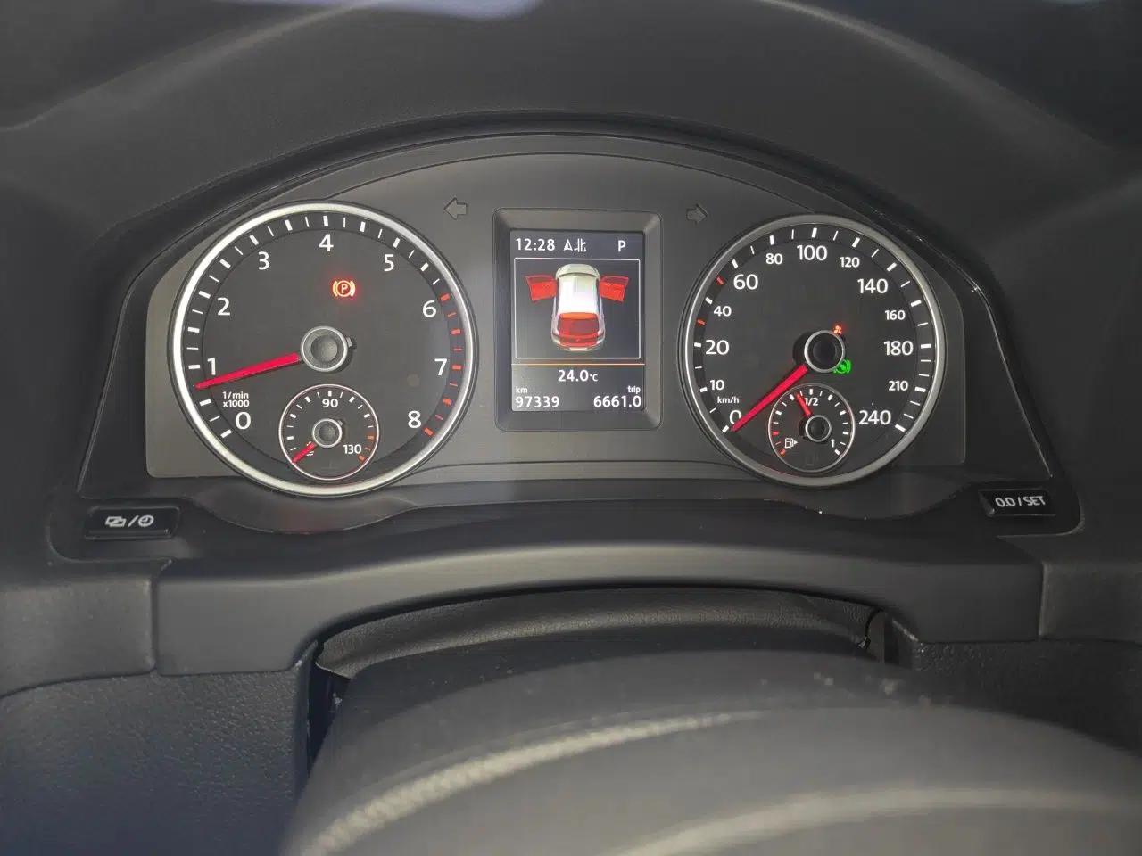 Volkswagen Tiguan 2015 1.8TSI Automatic All-Wheel-Drive Luxury Model — миниатюра 12