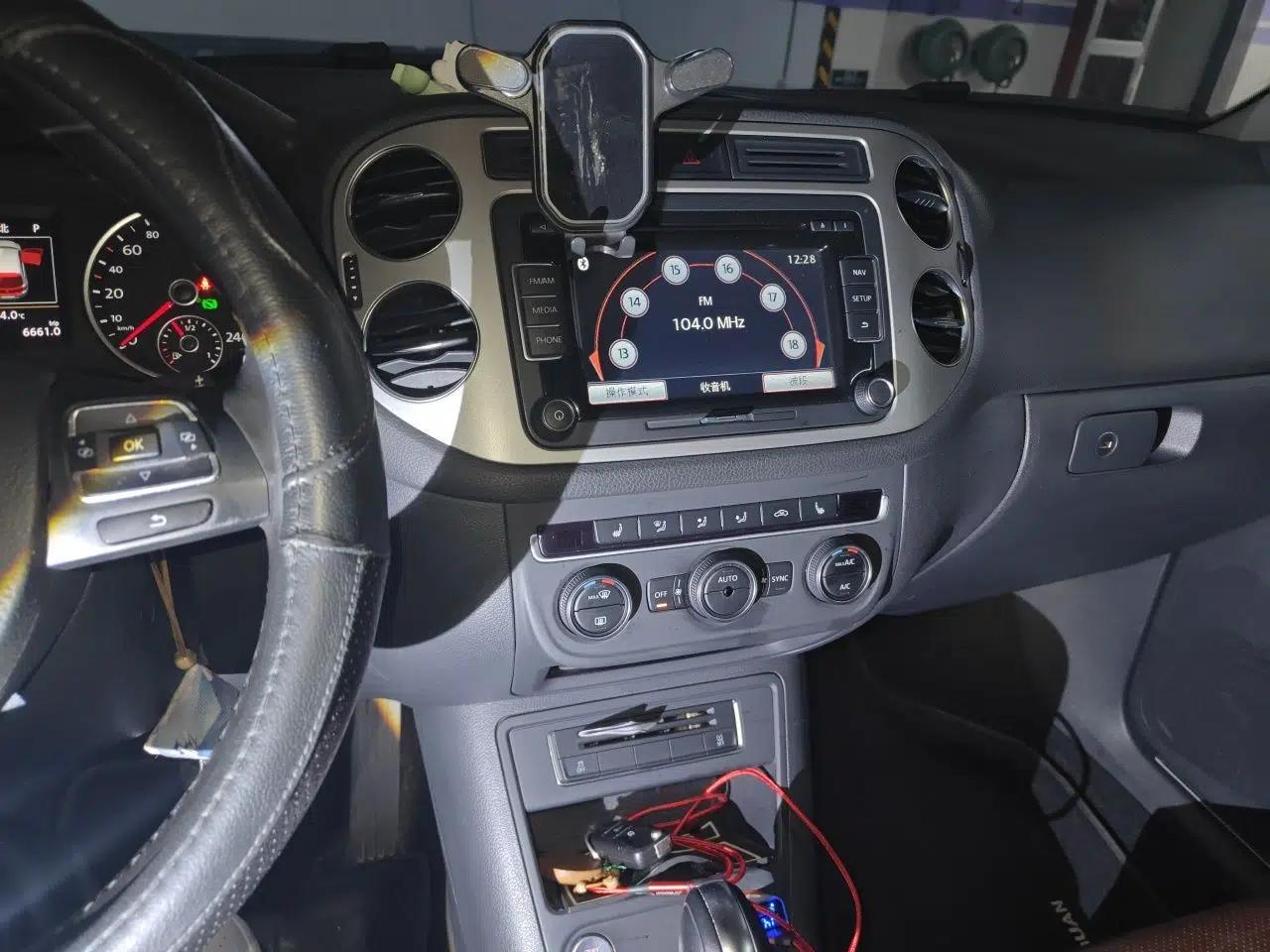 Volkswagen Tiguan 2015 1.8TSI Automatic All-Wheel-Drive Luxury Model — миниатюра 13