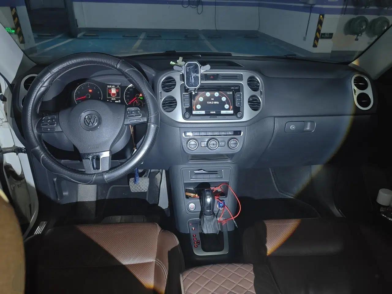 Volkswagen Tiguan 2015 1.8TSI Automatic All-Wheel-Drive Luxury Model — миниатюра 9