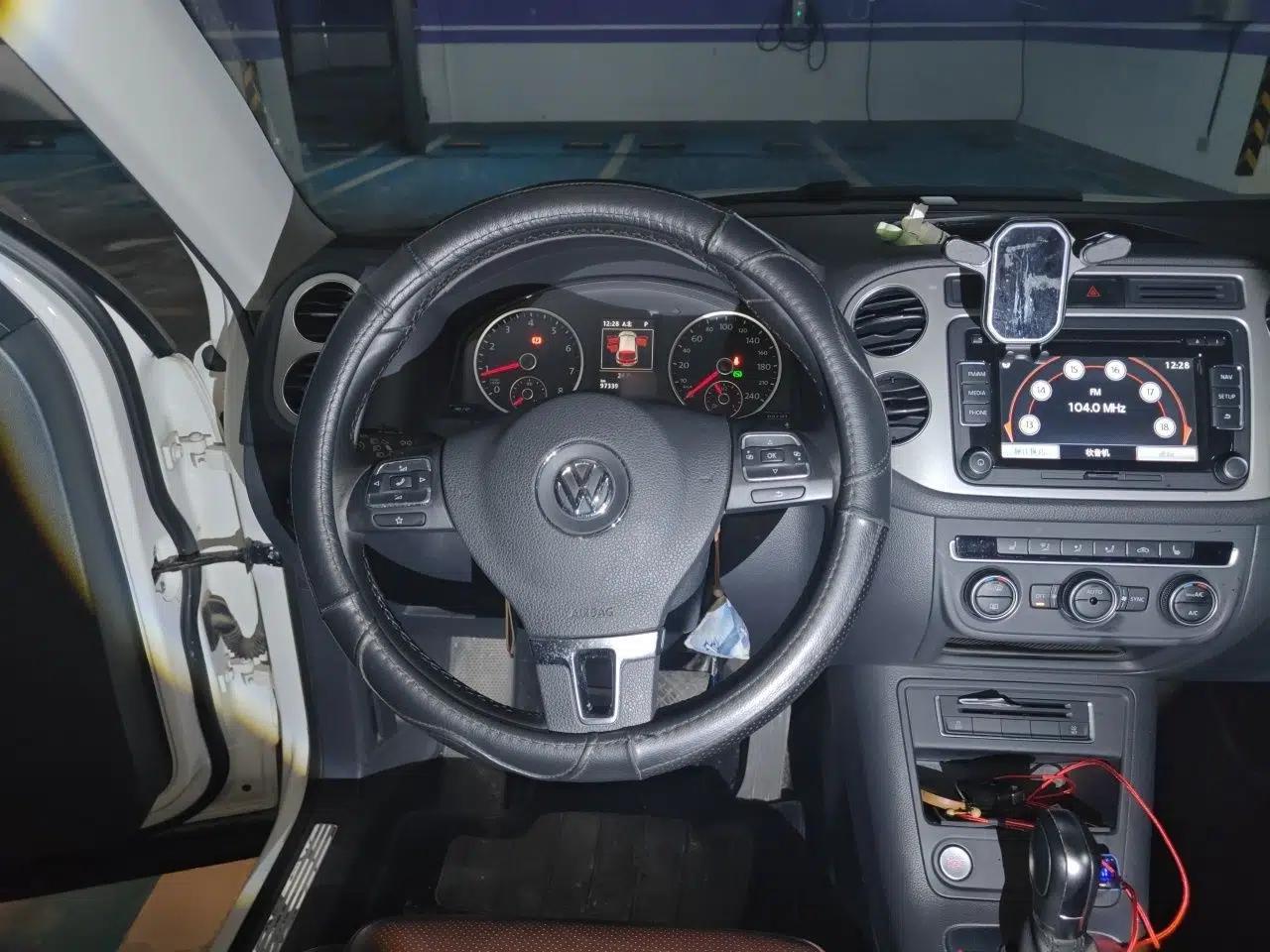 Volkswagen Tiguan 2015 1.8TSI Automatic All-Wheel-Drive Luxury Model — миниатюра 10