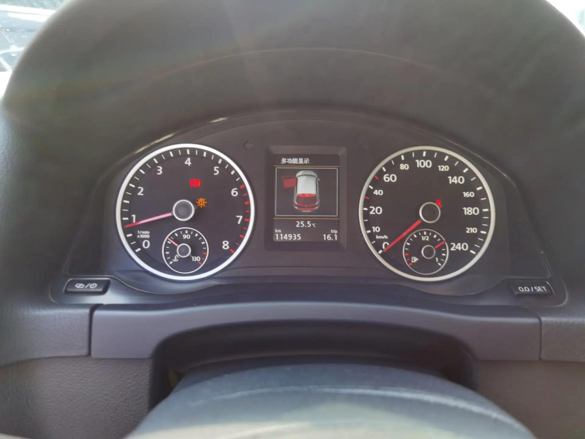 Volkswagen Tiguan 2015 1.8TSI Automatic Two-Wheel Drive Luxury Model — миниатюра 11