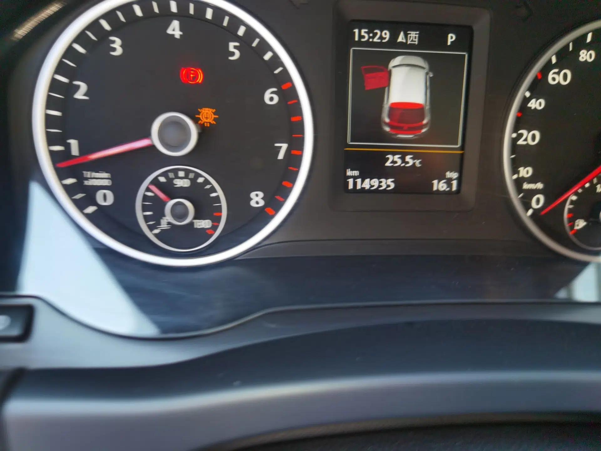 Volkswagen Tiguan 2015 1.8TSI Automatic Two-Wheel Drive Luxury Model — миниатюра 12