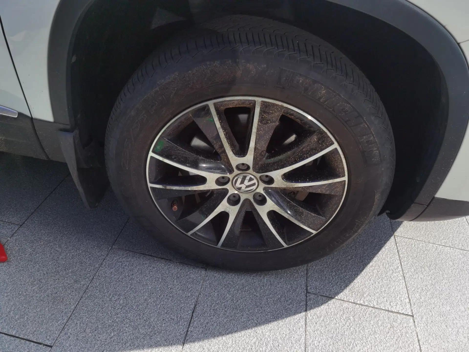 Volkswagen Tiguan 2015 1.8TSI Automatic Two-Wheel Drive Luxury Model — миниатюра 8
