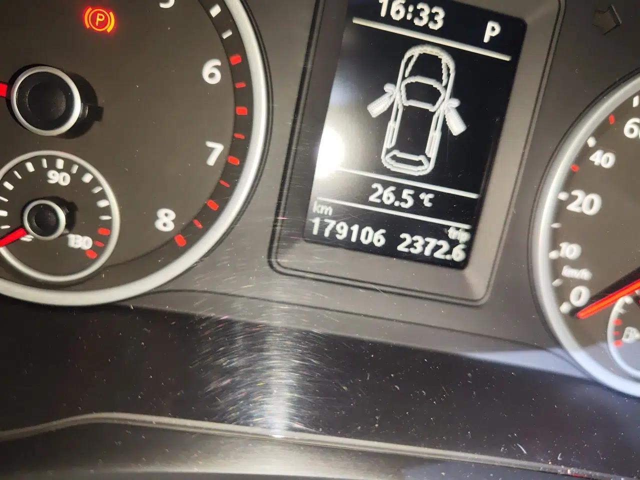Volkswagen Tiguan 2015 1.8TSI Automatic Two-Wheel Drive Comfort Edition — миниатюра 12