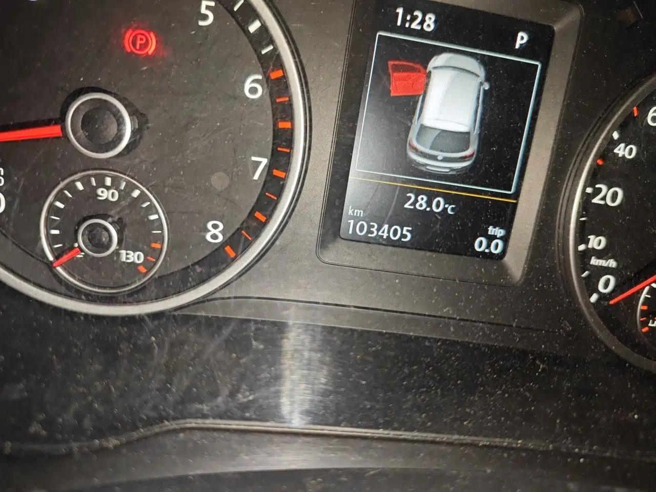 Volkswagen Tiguan 2015 1.8TSI Automatic All-Wheel-Drive Luxury Model — миниатюра 12