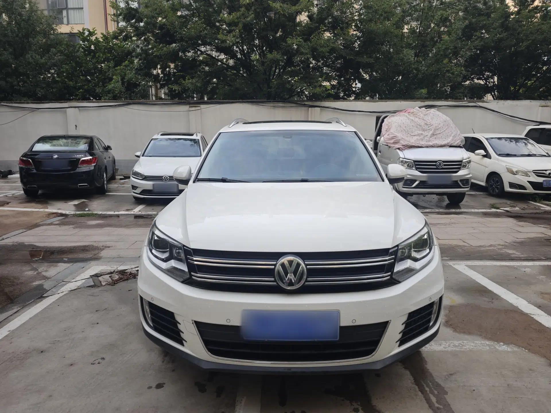 Volkswagen Tiguan 2016 280TSI Automatic Two-Wheel Drive Silk Road Comfort Edition — миниатюра 2