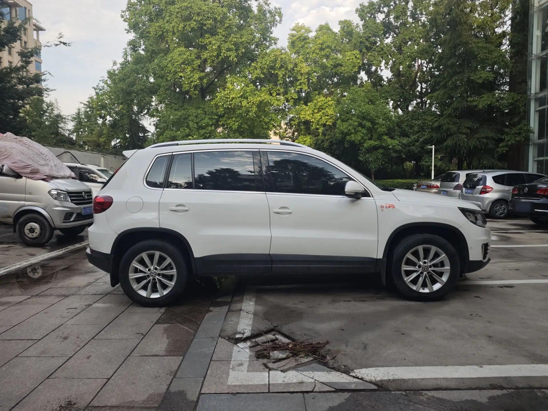 Volkswagen Tiguan 2016 280TSI Automatic Two-Wheel Drive Silk Road Comfort Edition — миниатюра 5