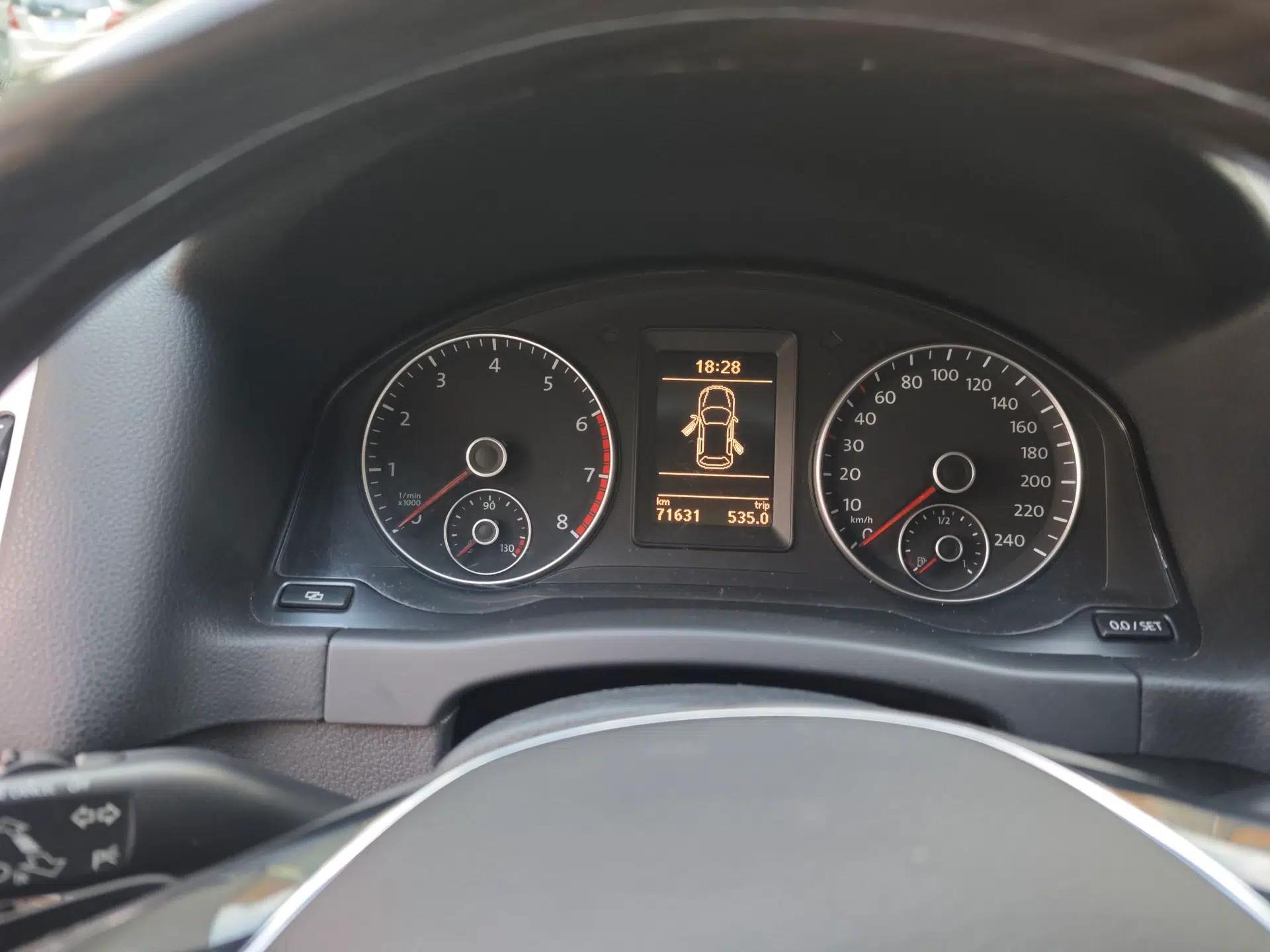 Volkswagen Tiguan 2016 280TSI Automatic Two-Wheel Drive Silk Road Comfort Edition — миниатюра 9