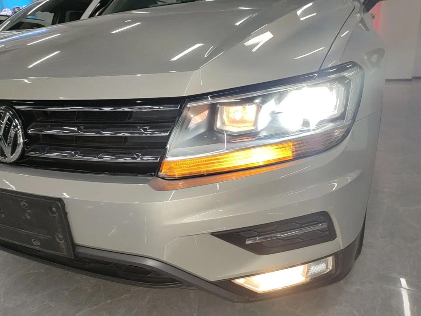 Volkswagen Tiguan L 2017 330TSI Automatic Two-Wheel Drive Luxury Edition — миниатюра 8