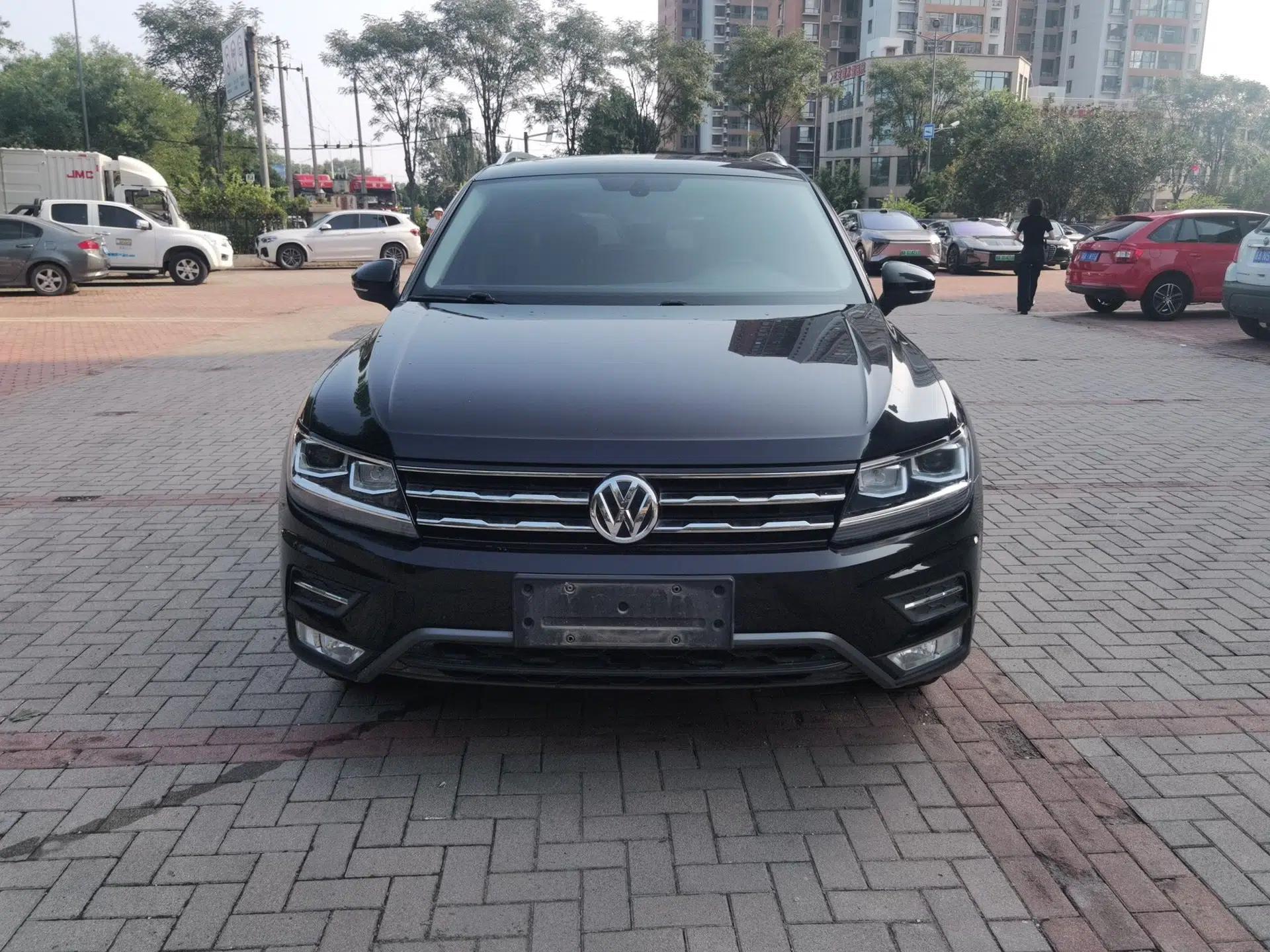 Volkswagen Tiguan L 2018 330TSI Automatic Two-Wheel Drive Luxury Edition — миниатюра 2