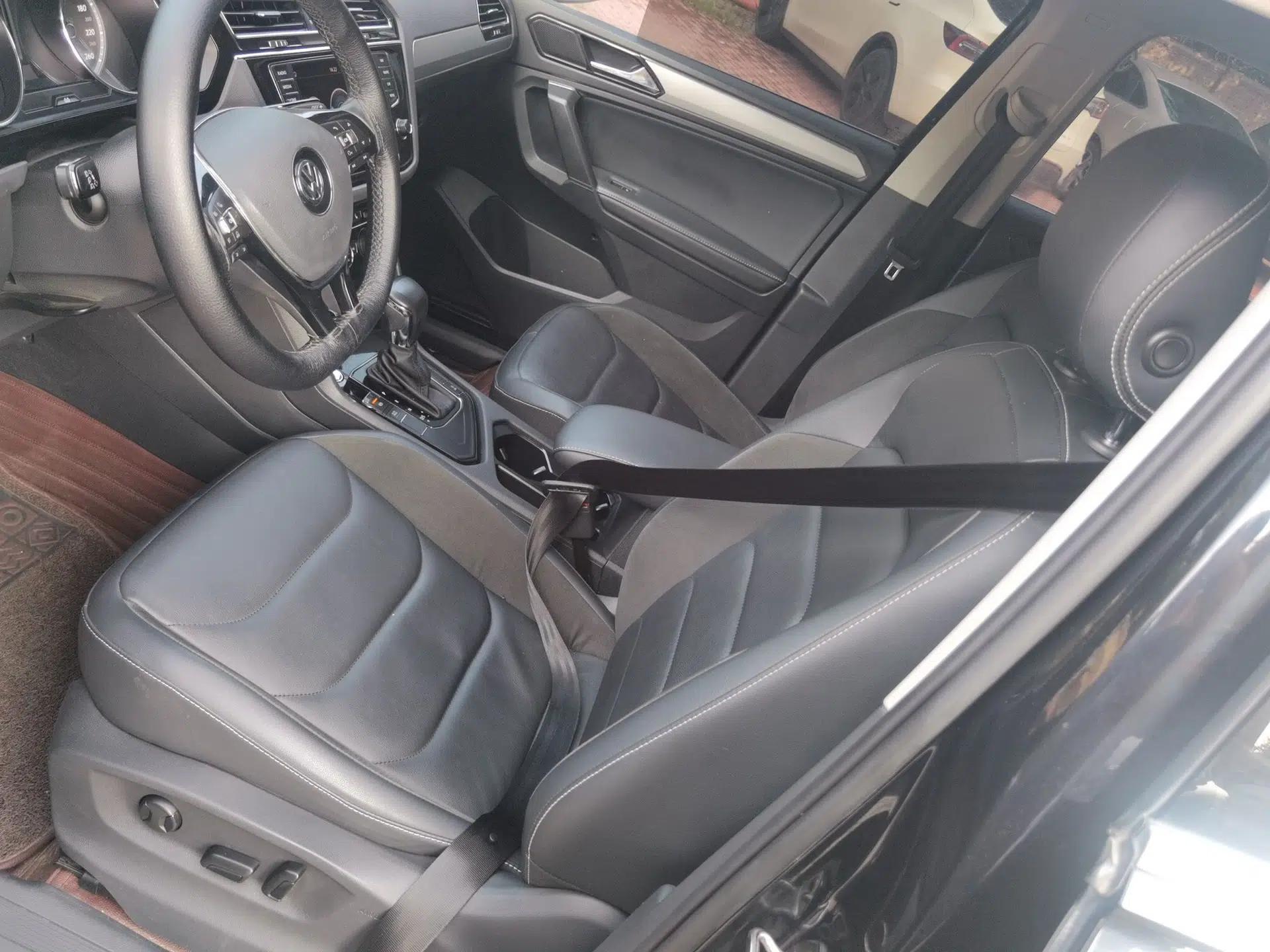 Volkswagen Tiguan L 2018 330TSI Automatic Two-Wheel Drive Luxury Edition — миниатюра 13