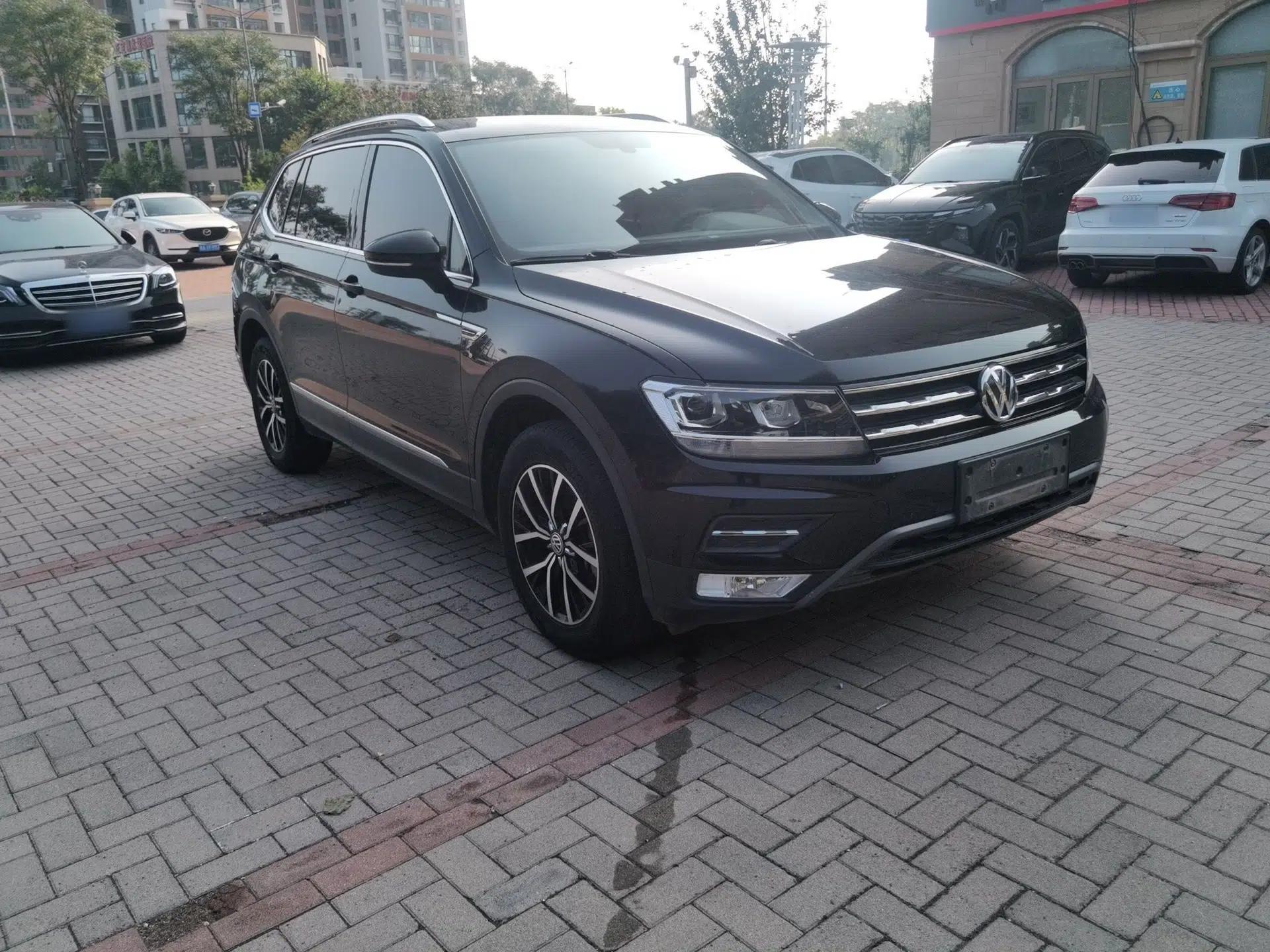 Volkswagen Tiguan L 2018 330TSI Automatic Two-Wheel Drive Luxury Edition — миниатюра 3