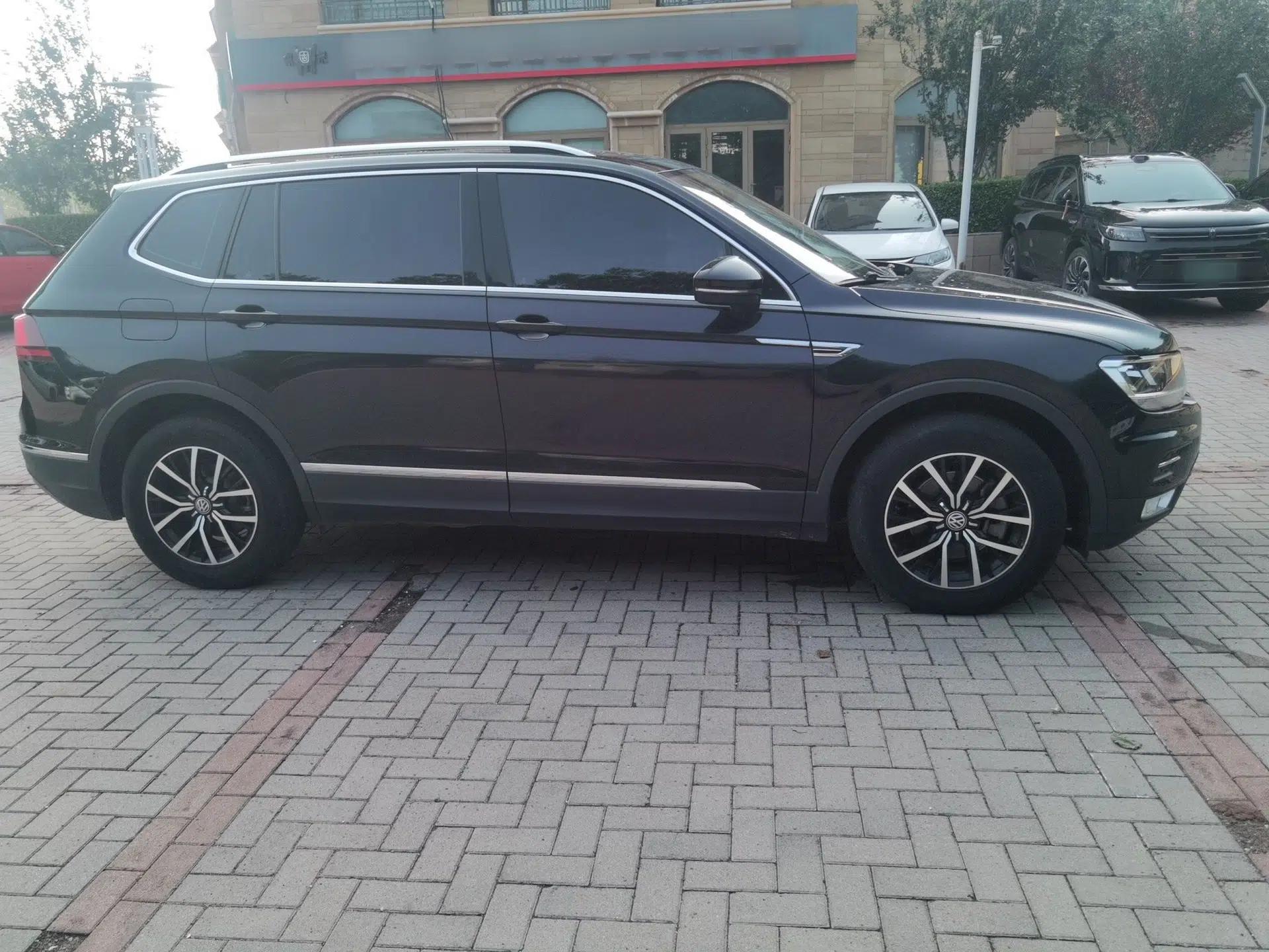 Volkswagen Tiguan L 2018 330TSI Automatic Two-Wheel Drive Luxury Edition — миниатюра 4