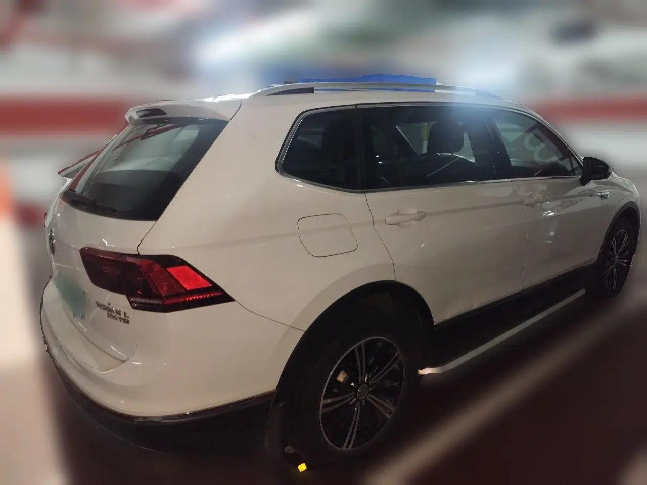 Volkswagen Tiguan L 2017 380TSI Automatic All-Wheel-Drive Luxury Edition — миниатюра 6