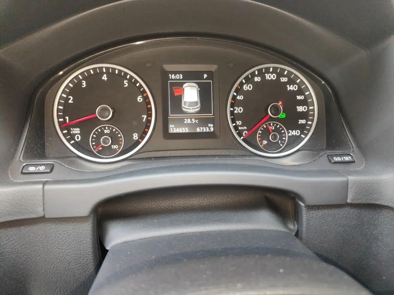 Volkswagen Tiguan 2015 1.8TSI Automatic Two-Wheel Drive Luxury Model — миниатюра 11