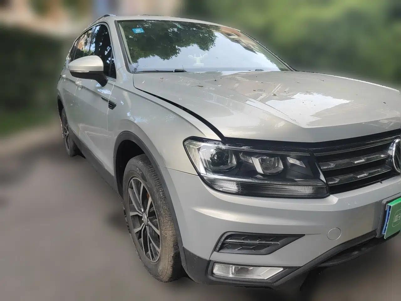 Volkswagen Tiguan L 2017 330TSI Automatic Two-Wheel Drive Luxury Edition — миниатюра 3