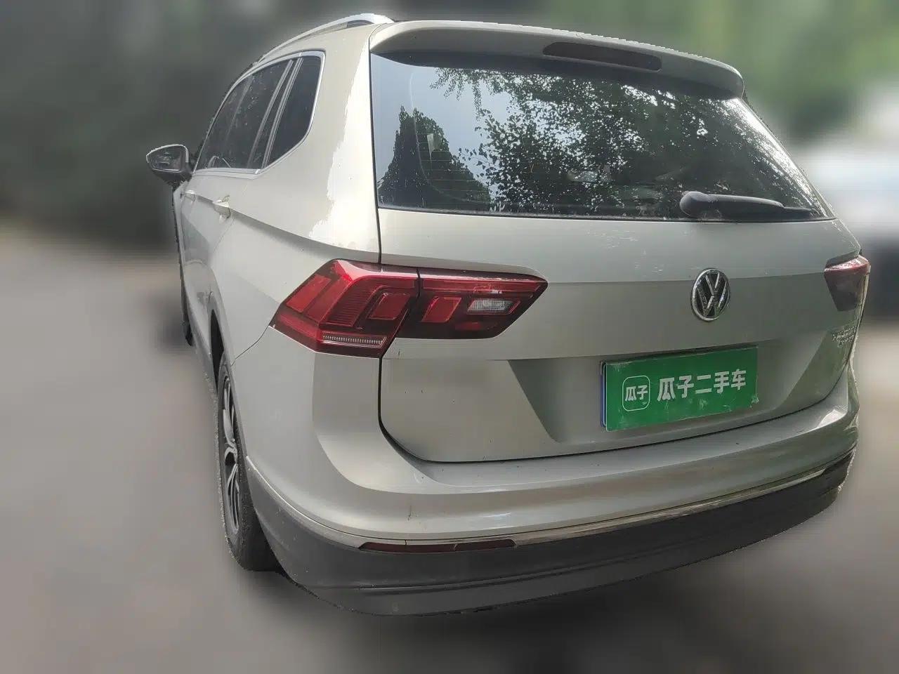 Volkswagen Tiguan L 2017 330TSI Automatic Two-Wheel Drive Luxury Edition — миниатюра 4