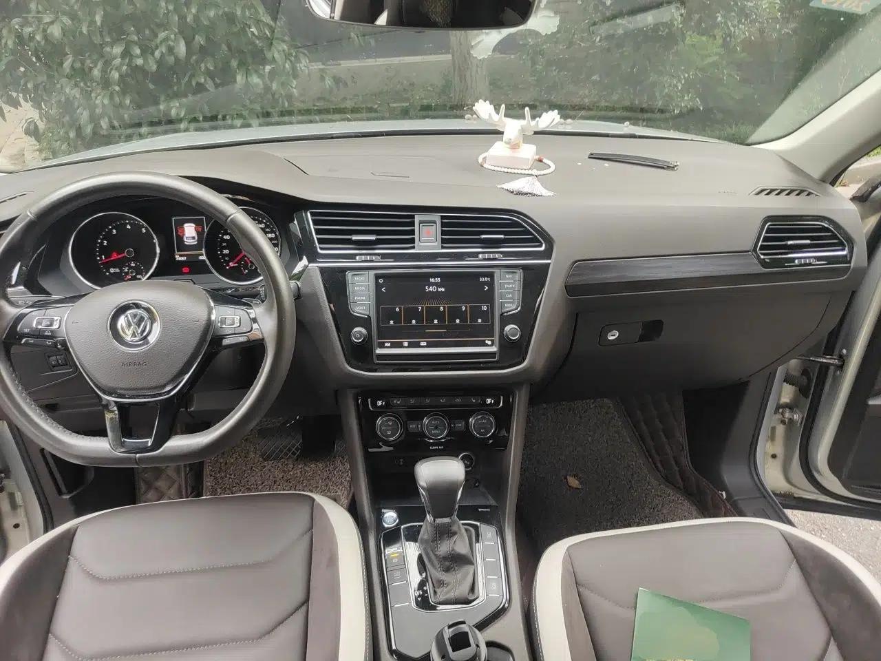 Volkswagen Tiguan L 2017 330TSI Automatic Two-Wheel Drive Luxury Edition — миниатюра 9