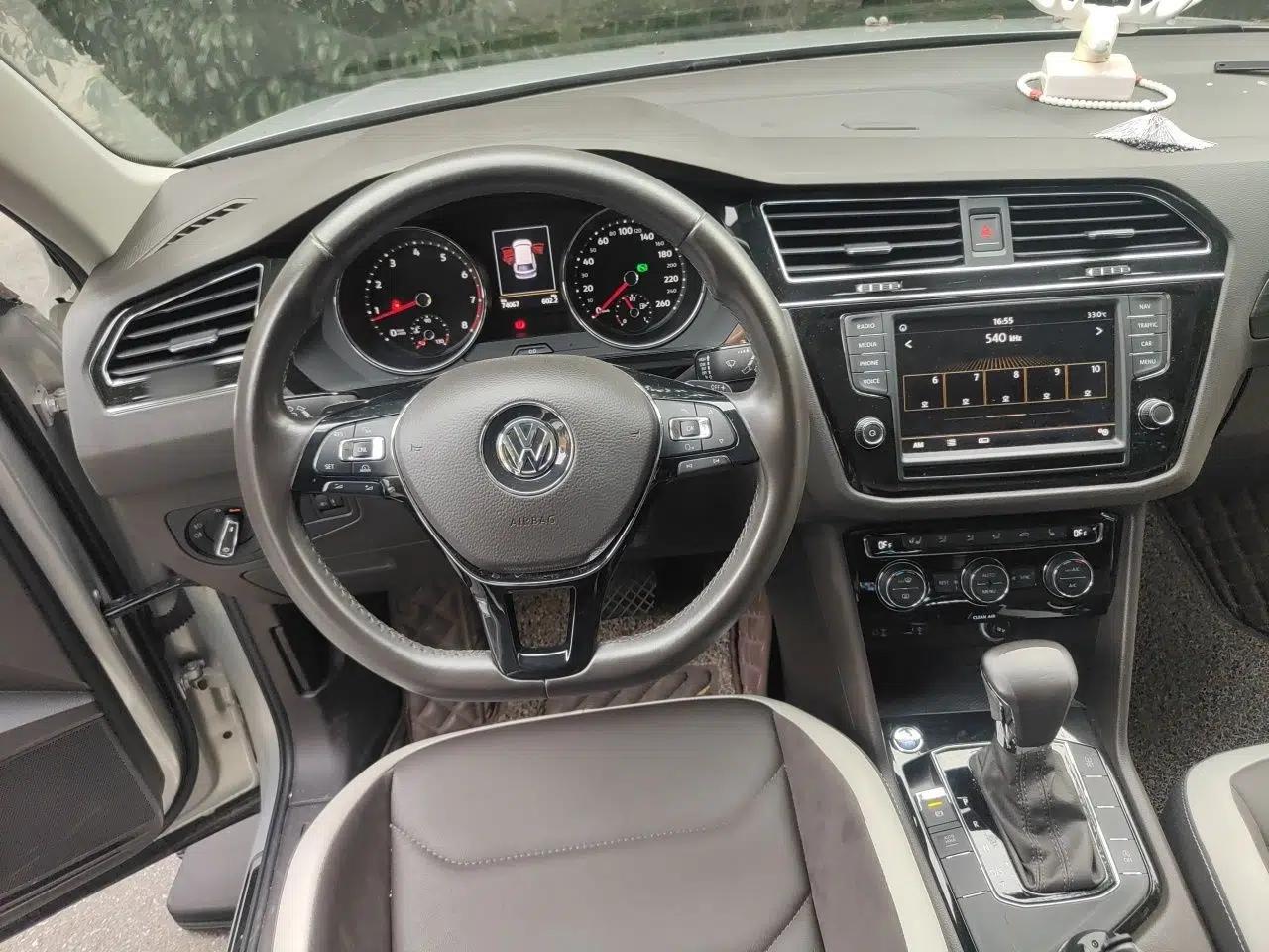 Volkswagen Tiguan L 2017 330TSI Automatic Two-Wheel Drive Luxury Edition — миниатюра 10