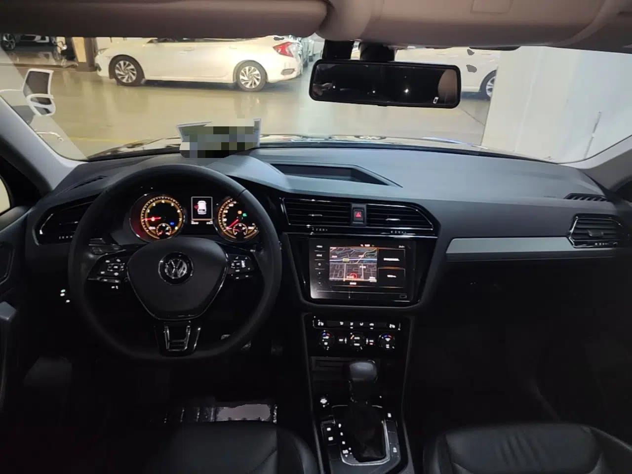 Volkswagen Tiguan L 2020 330TSI Automatic Two-Wheel Drive Panoramic Comfort Edition China VI Standard — миниатюра 17