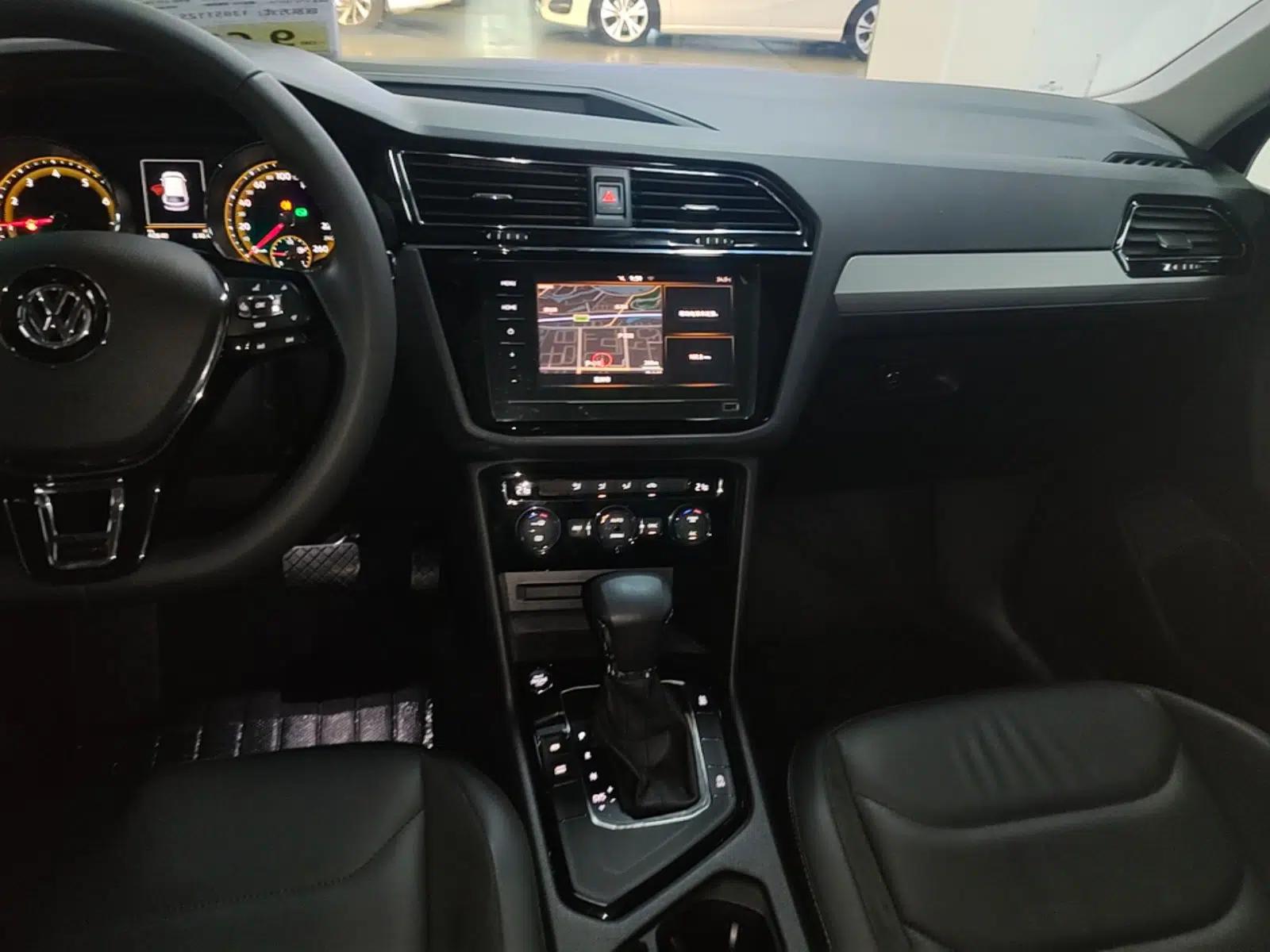 Volkswagen Tiguan L 2020 330TSI Automatic Two-Wheel Drive Panoramic Comfort Edition China VI Standard — миниатюра 21
