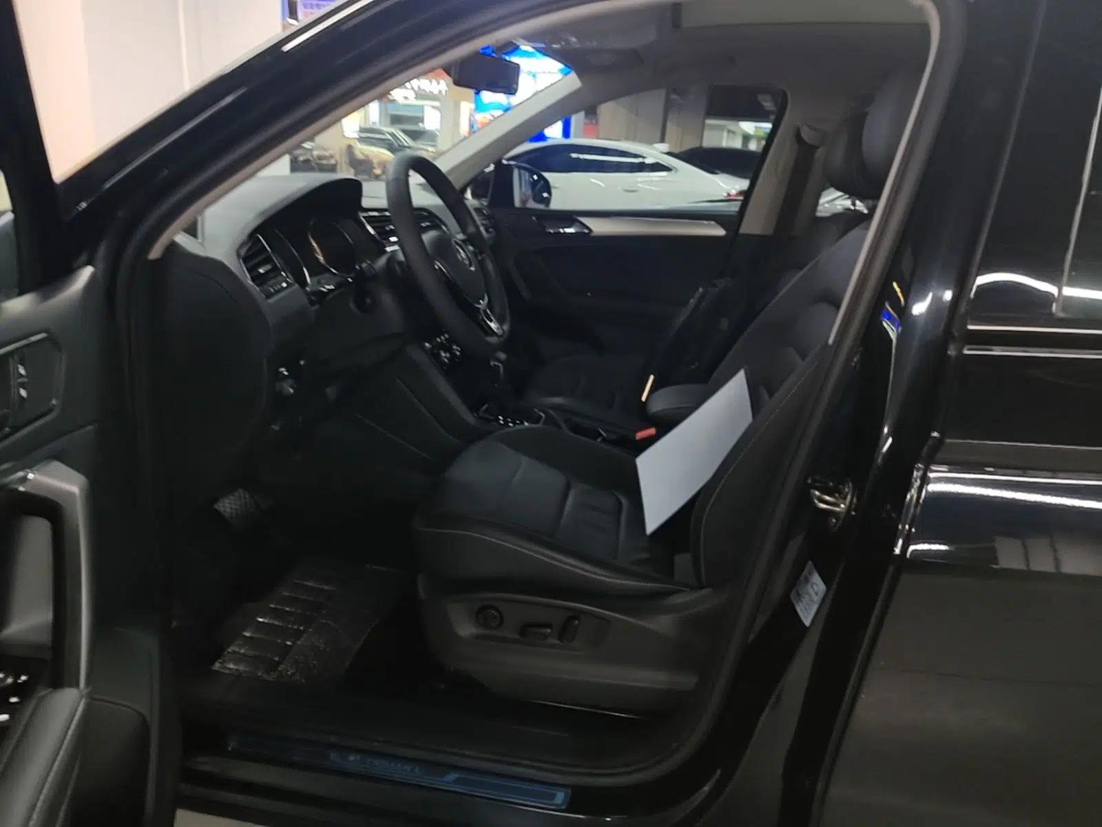 Volkswagen Tiguan L 2020 330TSI Automatic Two-Wheel Drive Panoramic Comfort Edition China VI Standard — миниатюра 23